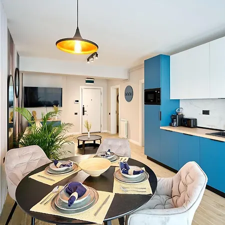 Azul In Infinity - Parking Mamaia